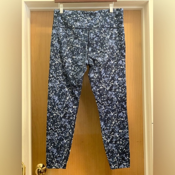 Joy Lab Blue Camouflage Women's Leggings. Size-X-Large - Picture 2 of 4